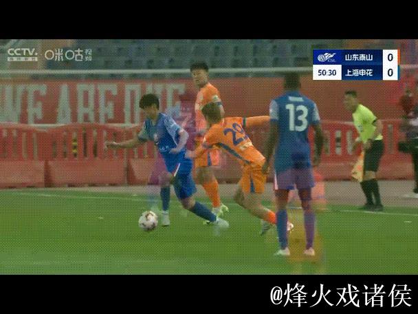 火记吐槽:这场比赛判罚简直太扯了,裁判们应感到羞愧 火记吐槽:这场比赛判罚简直太扯了,裁判们应感到羞愧