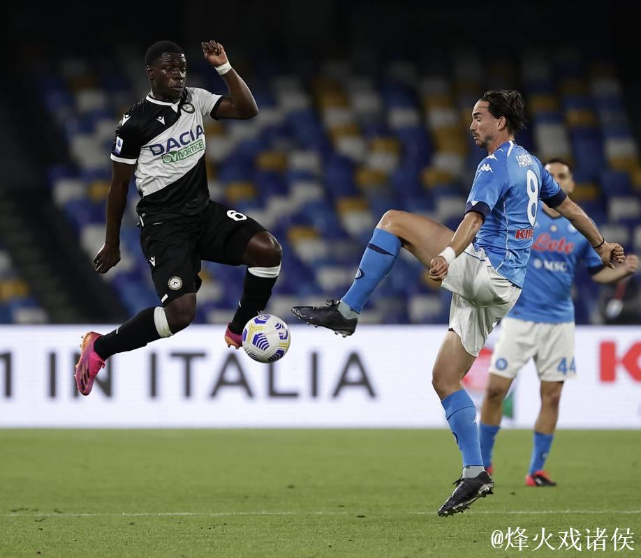 半场： 乌迪内斯0-0那不勒斯，场面较为平淡，两队机会寥寥