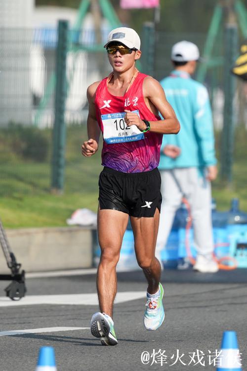 杨家玉与石升吉联手夺得马拉松竞走混合接力冠军 杨家玉与石升吉联手夺得马拉松竞走混合接力冠军