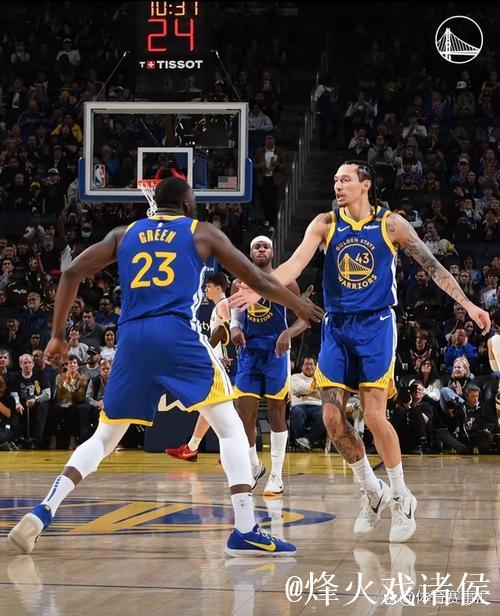 勇士击败灰熊：库里缺席，维金斯砍24分，施罗德17+9